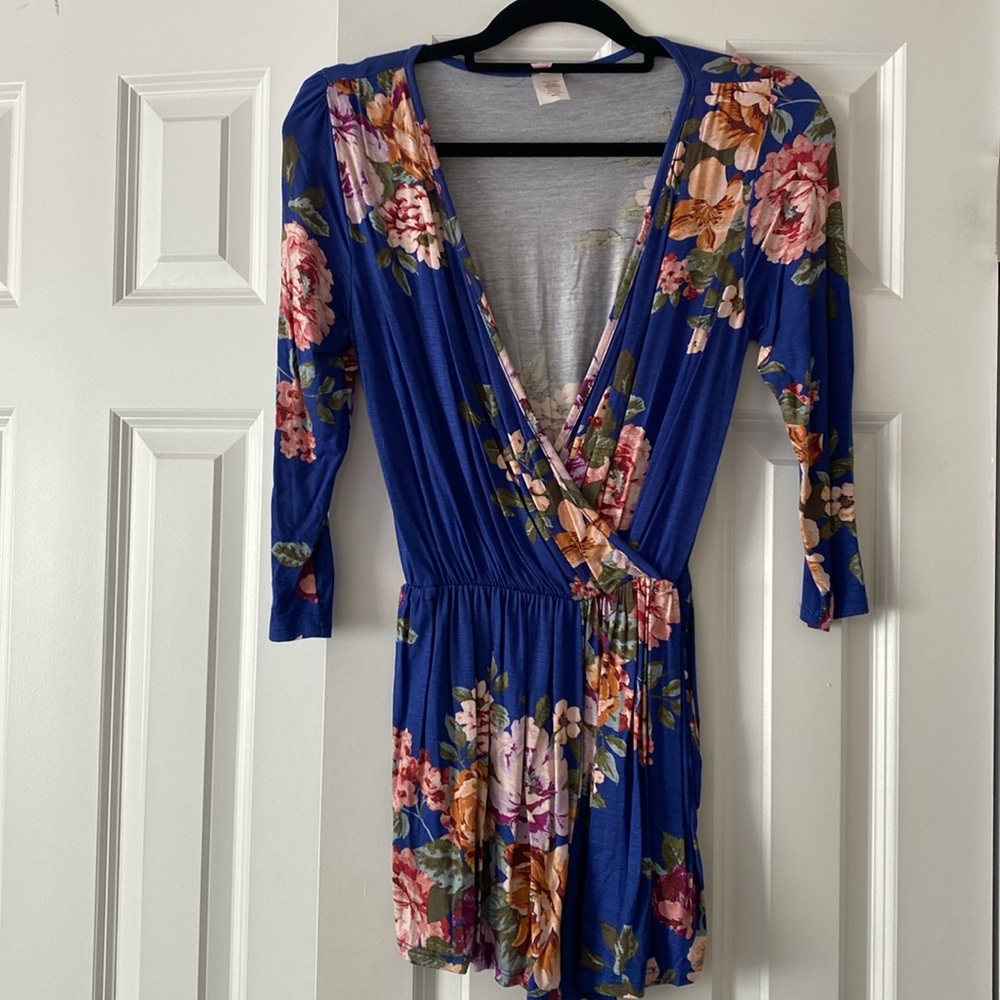 Beautiful Soft Floral Romper Size S